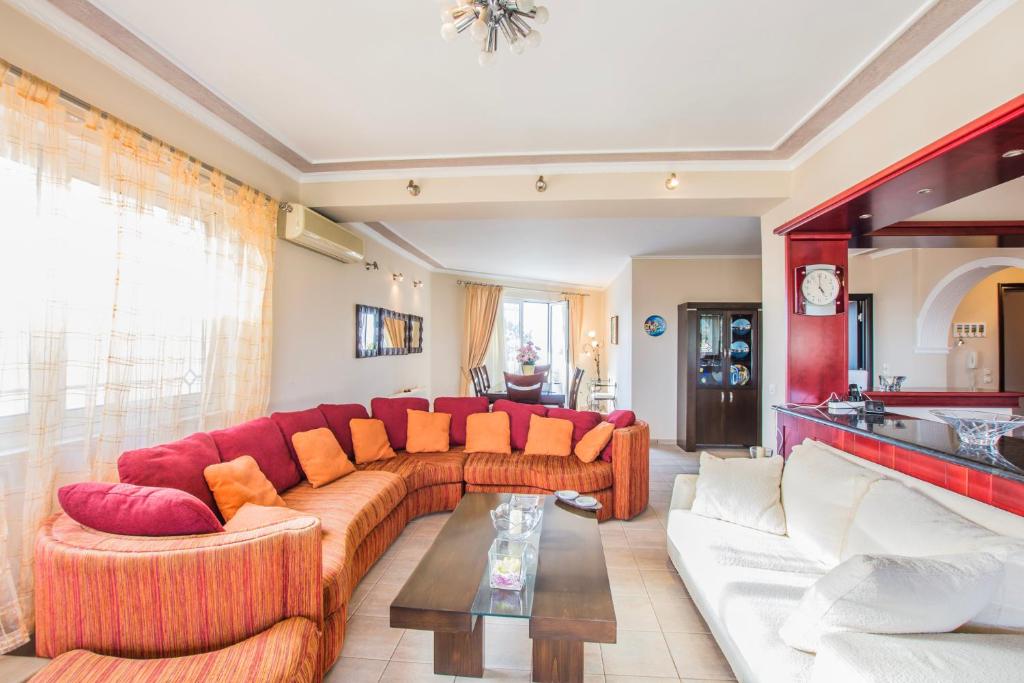 Another look at the living room