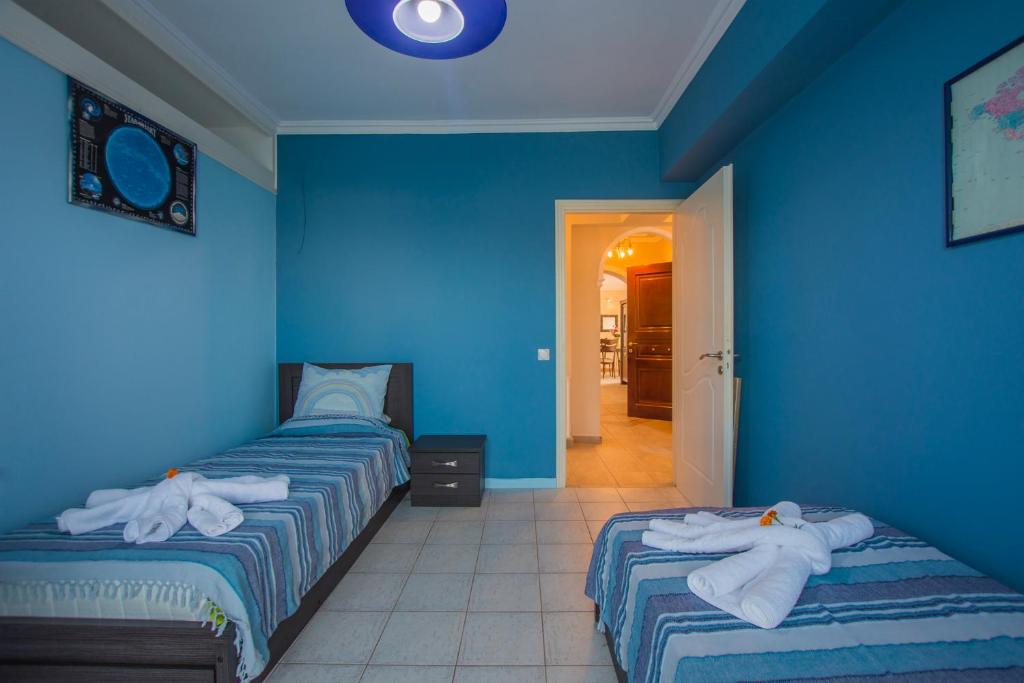 Another look at the twin bedroom