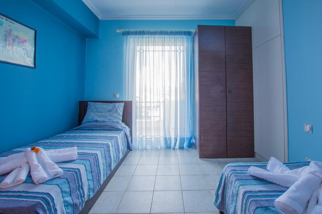 Twin bedroom at Zante View